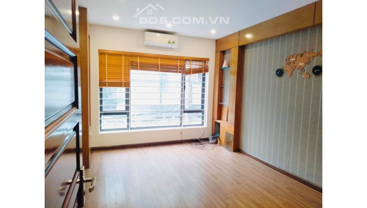 Siêu Hiếm Hoàng Quốc Việt, Ô TÔ đỗ cửa, 52m2 giá chỉ hơn 6 tỷ, 0866585090